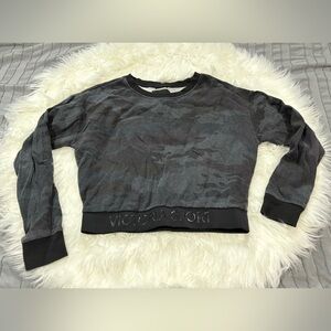 Victoria Sport Cropped Camo Long Sleeve